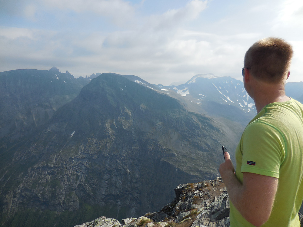 Fra toppen av Bispen, 1462 moh. og mot Storgrovfjellet. Trollryggen og Breitinden i bakgrunnen.