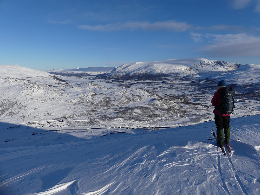 Flott utsikt fra toppen av Gjendehøe, 1257 moh. Her mot Sikkilsdalshøe..