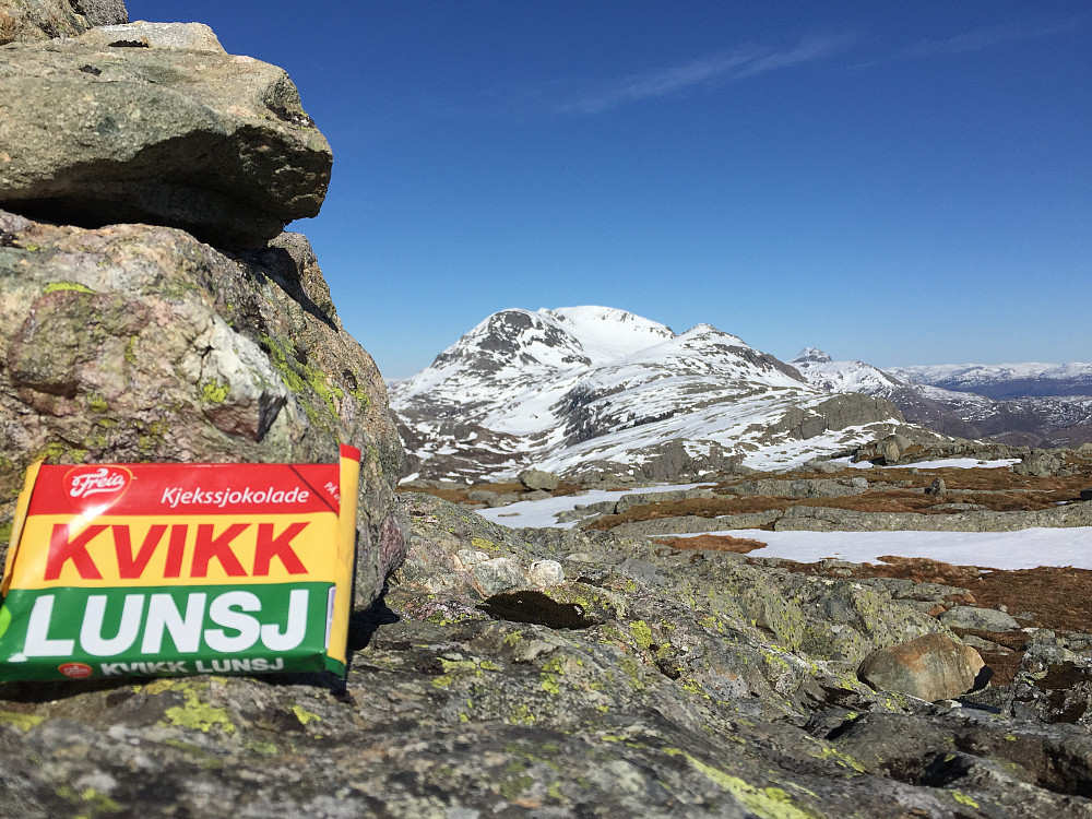 Feiring på Eitrenipa. Askvoll 100 komplett. Blægja i bakgrunnen.