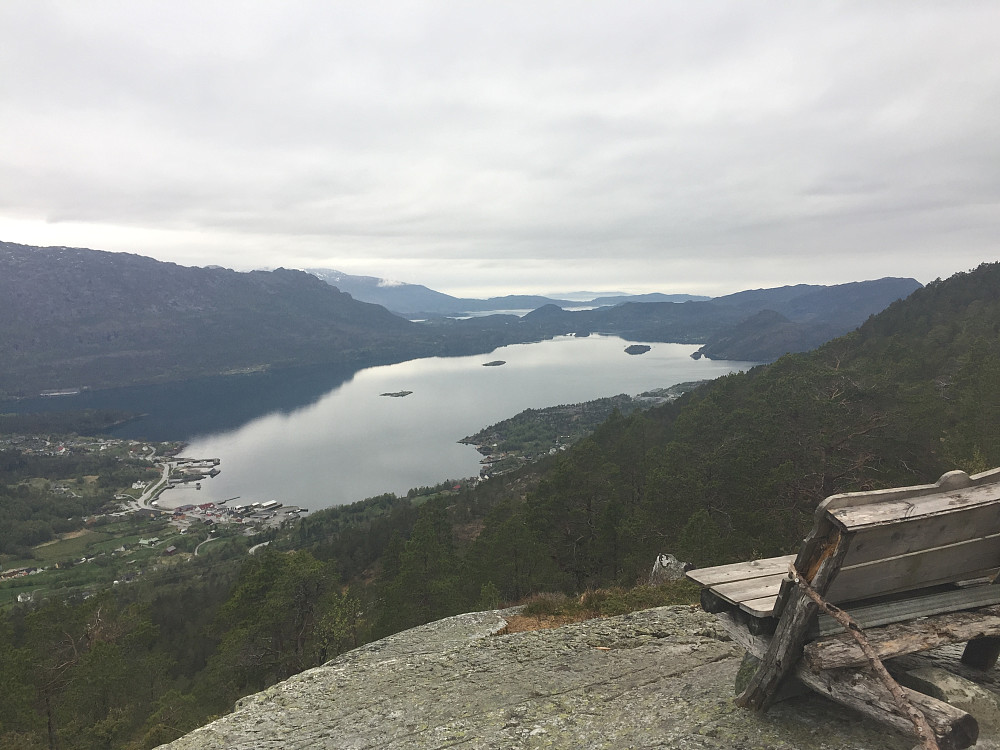 Eikefjordstølen mot Eikefjorden.