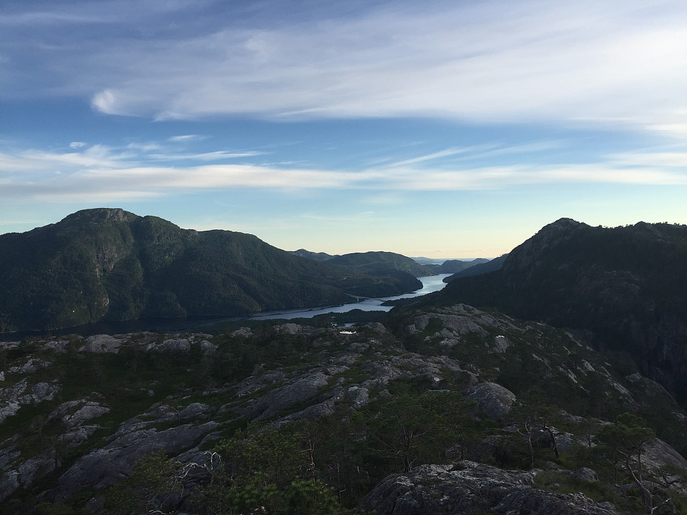 Hatlesetnipa og Nordalsfjorden. 