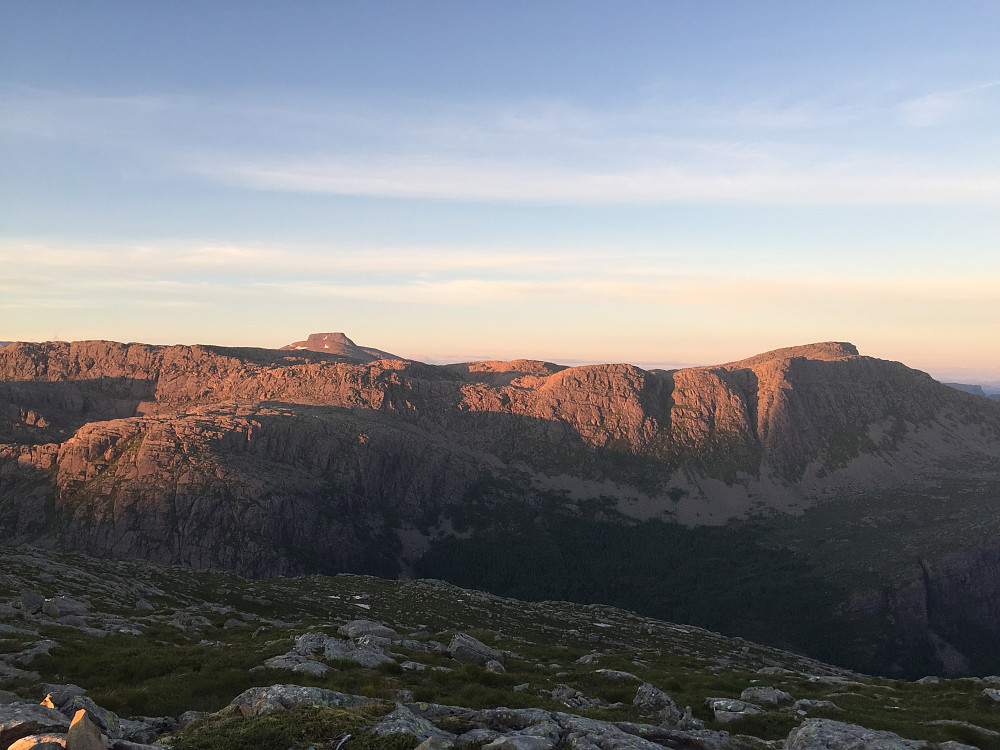 Haukåbøra og Haukånipa.