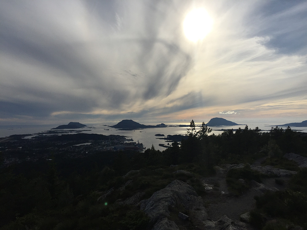 Kinn, Skorpa og Batalden.