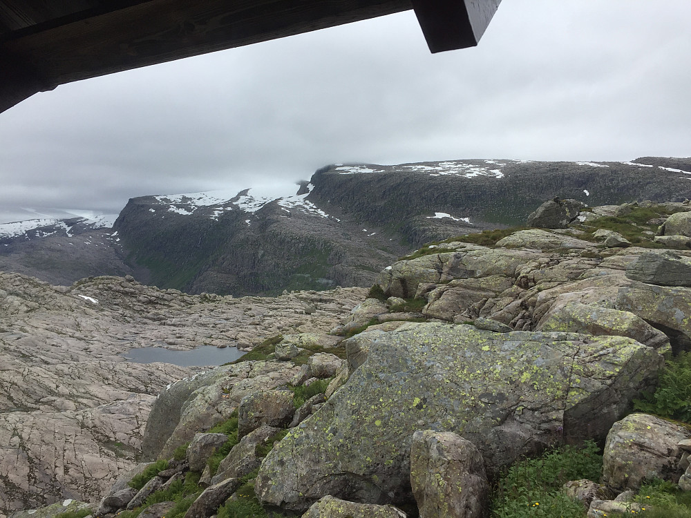 Utsikt mot Saga, Plogen og Keipen.