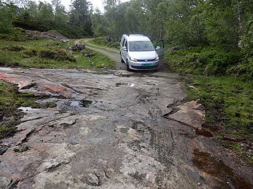 Veien til Helgheimsstøylen - ikke noe for "low clearance vehicles"...