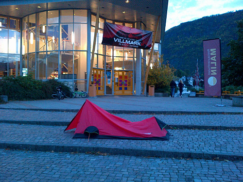 Markedsføringsstunt foran Sogndal kino