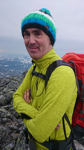 Knut fornøyd etter Store Austadbotntind.