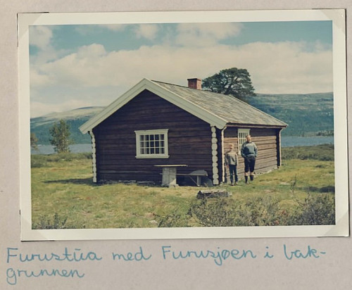 Her er hytta vi leide sommeren 1966. Senere bygde fatter'n hytte på andre sida av Furusjøen.