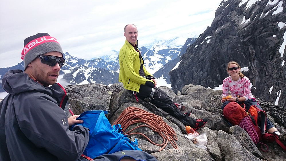 Forberedelser på Vestre Austadbotntind med Espen Rønning Skoglund, Knut Ranestad og Marit Rønning Skoglund.