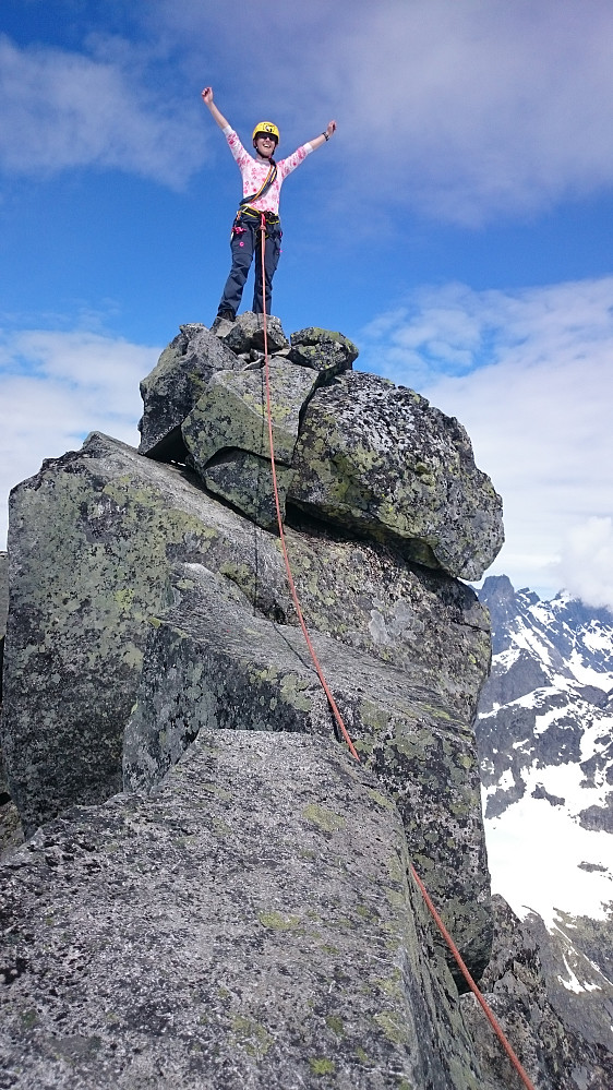 Marit storfornøyd på toppen.