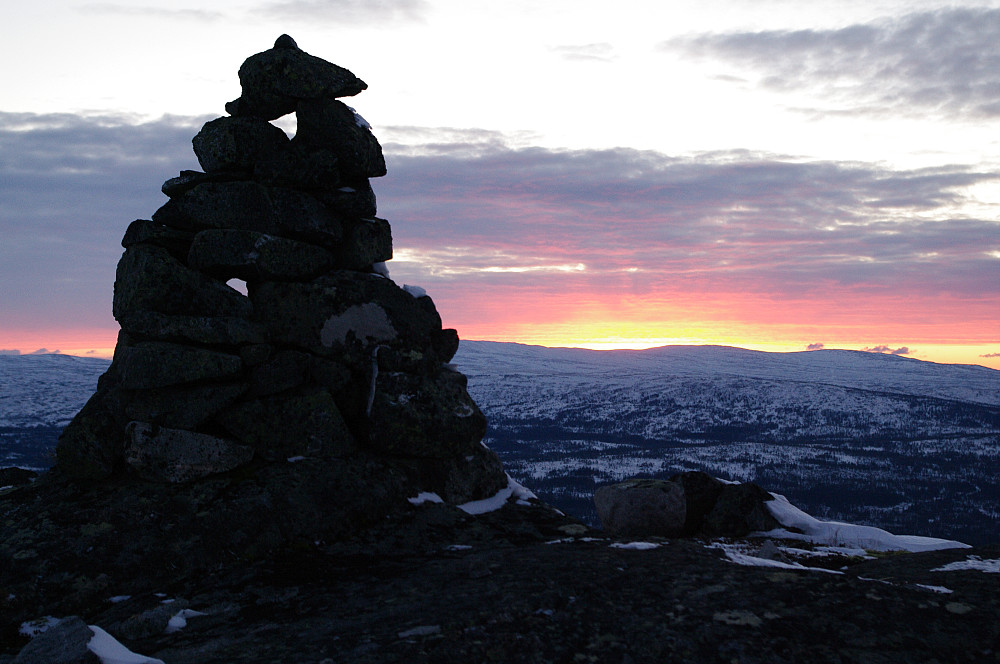 Varden på Gresslivola i den fine solnedgangen.