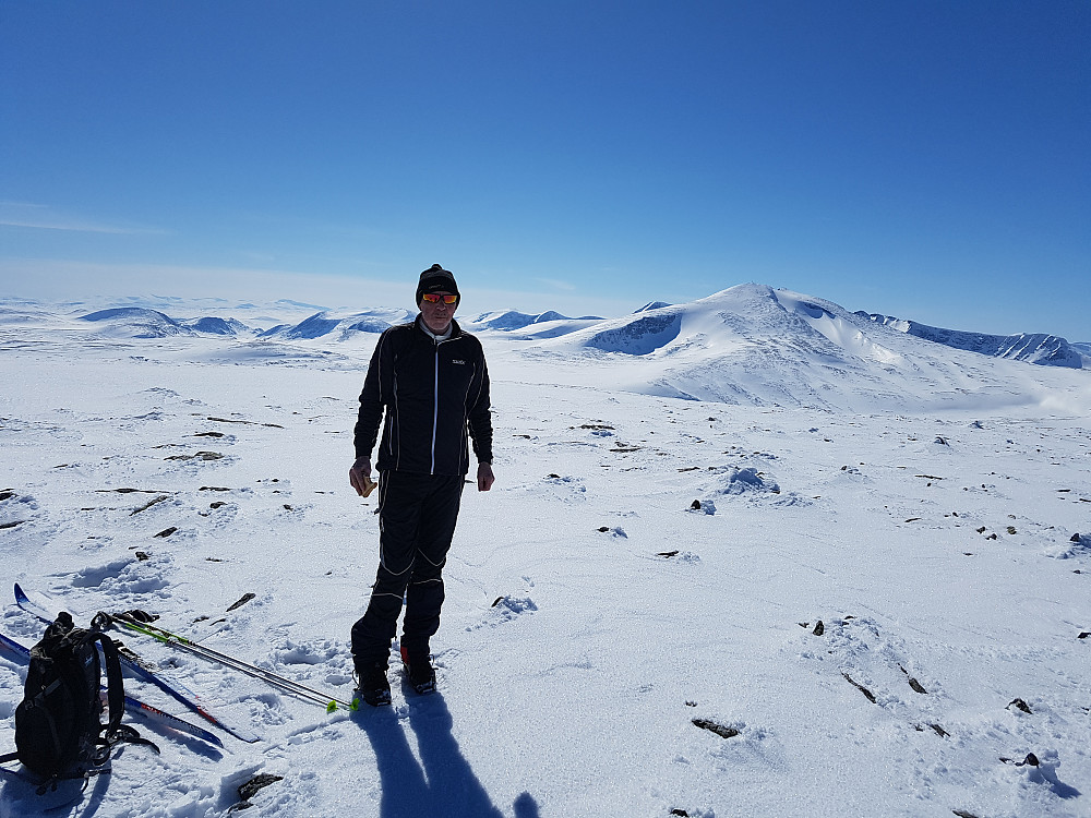 Endelig på Storbrean. Per Ludvik med Snøhetta i bakgrunnen.