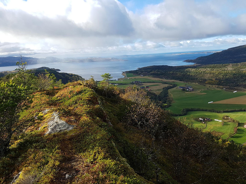 Utsikt vestover over Trondheimsfjorden, mot Agdenes og Ørlandet fra Seta.