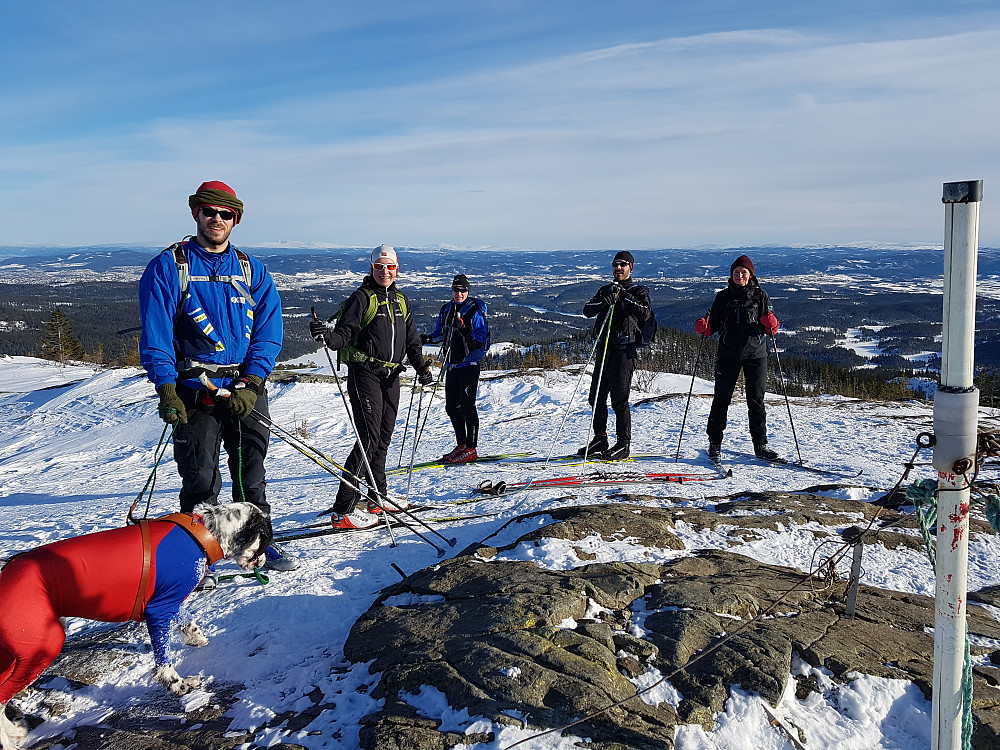 Trivelig selskap på Storheia i dag: Anders, 
Prisca, Lars, 

Fine forhold og trivelig selskap på Storheia i dag; Anders, Prisca, Lars, Kjartan og Ida.

l