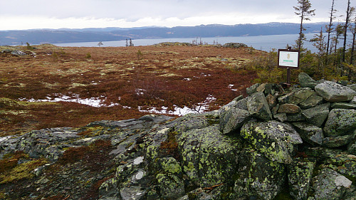 Utsikt fra Stadsheia nordvestover mot Trondheimsfjorden og Fosen på andre sida.