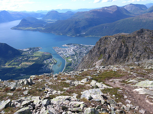 Åndalsnes fra Romsdalseggen