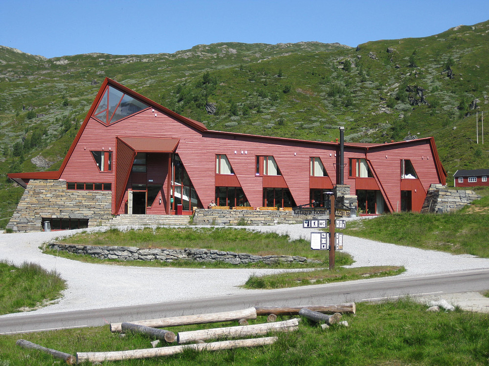 Parkerte bilen ved Turtagrø hotel.