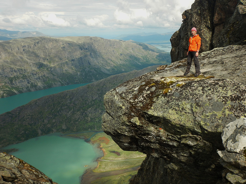 Ei lita mini "Trolltunge".....Einar var svært streng....eg fekk IKKJE gå lenger ut på kanten!!!!!!!!!