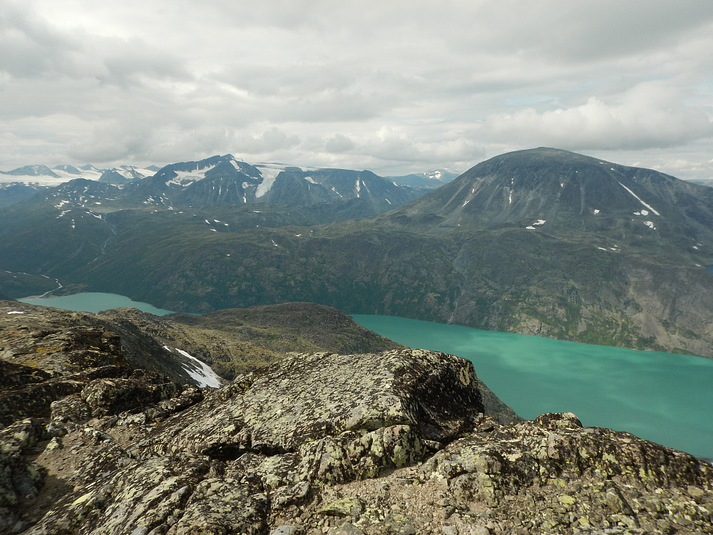 Nyyyydeleg farge på vatnet langt der nede.....
