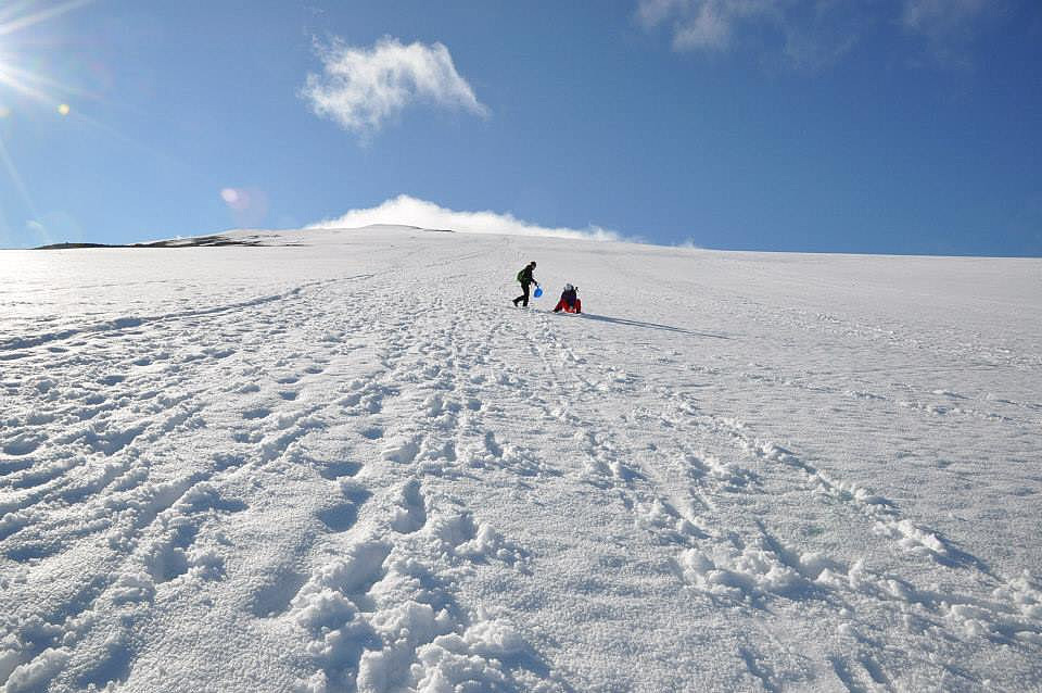 Rompeakebrett var kjekt å ha på snøen nedover att....
