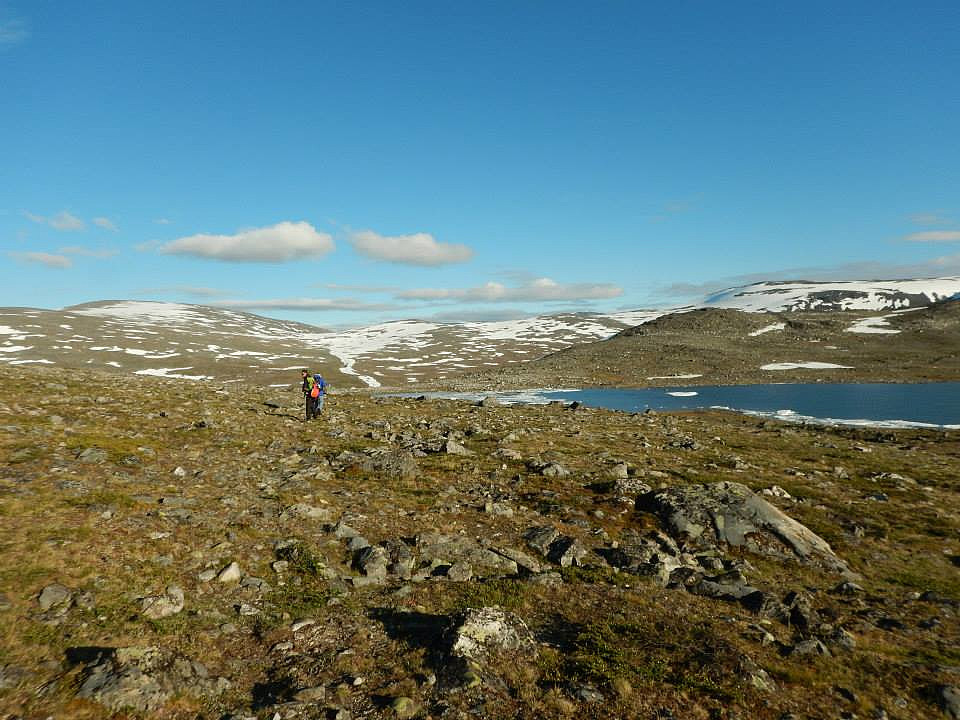 Så skal vi gå ned til hyttene....og sykle tilbake til bilen....