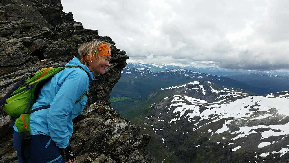 Bratt ned....best å halde avstand til kanten...
