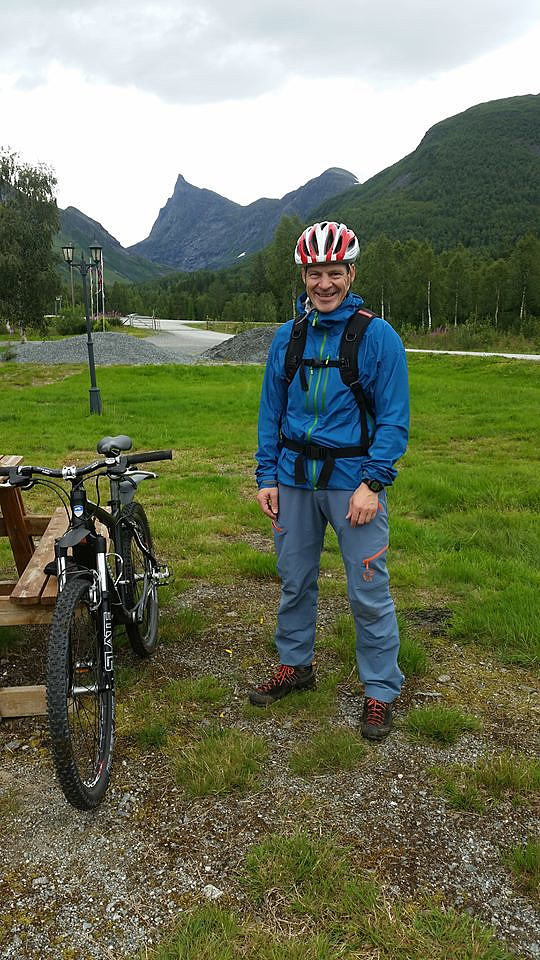 Då var vi nede att ved bubilen. Flott turkompis og flott kjæraste.