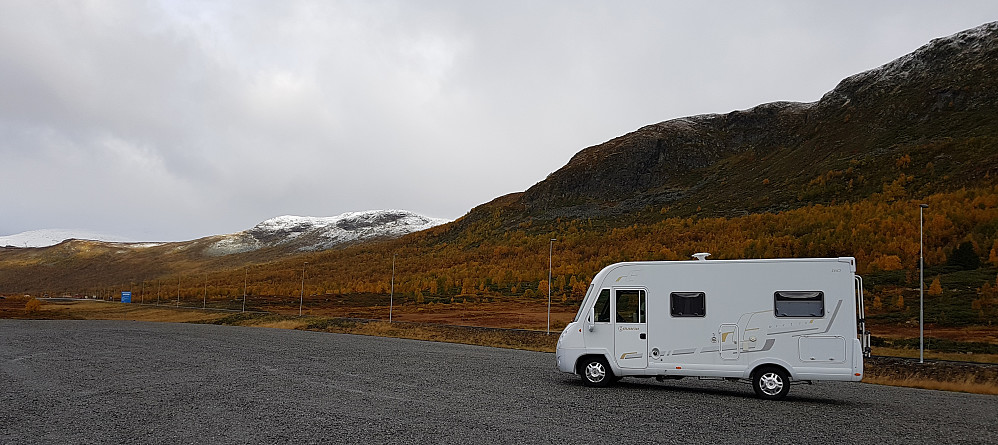 Godt med "hytte på hjul" når ein leiter etter OK vær.....stoppa på Filefjell for å fotografere dei flotte haustfargane.