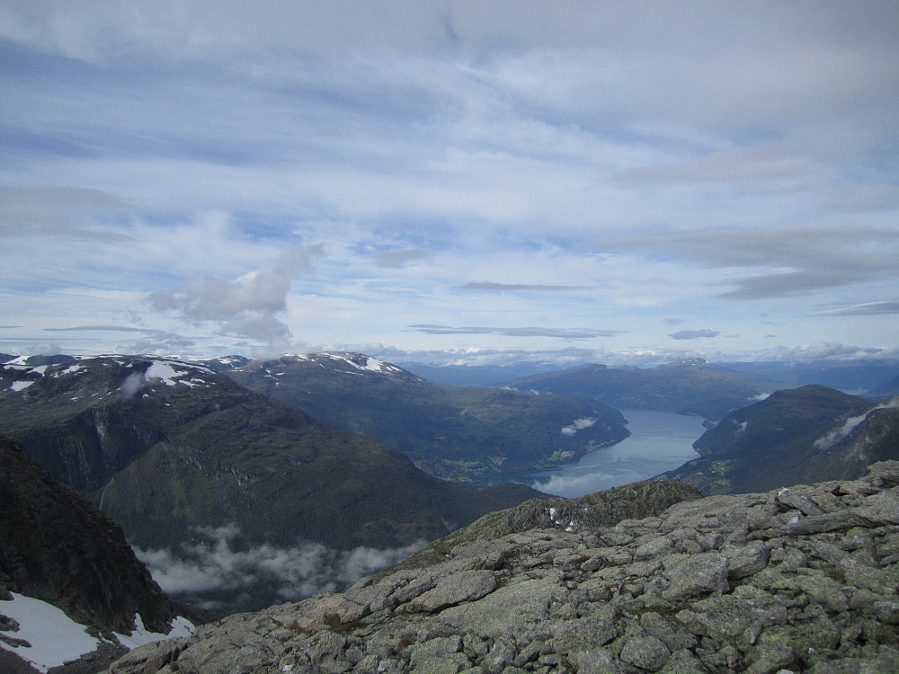 Det går sakte men sikkert oppover.....og flottere og flottere utsikt får vi.....