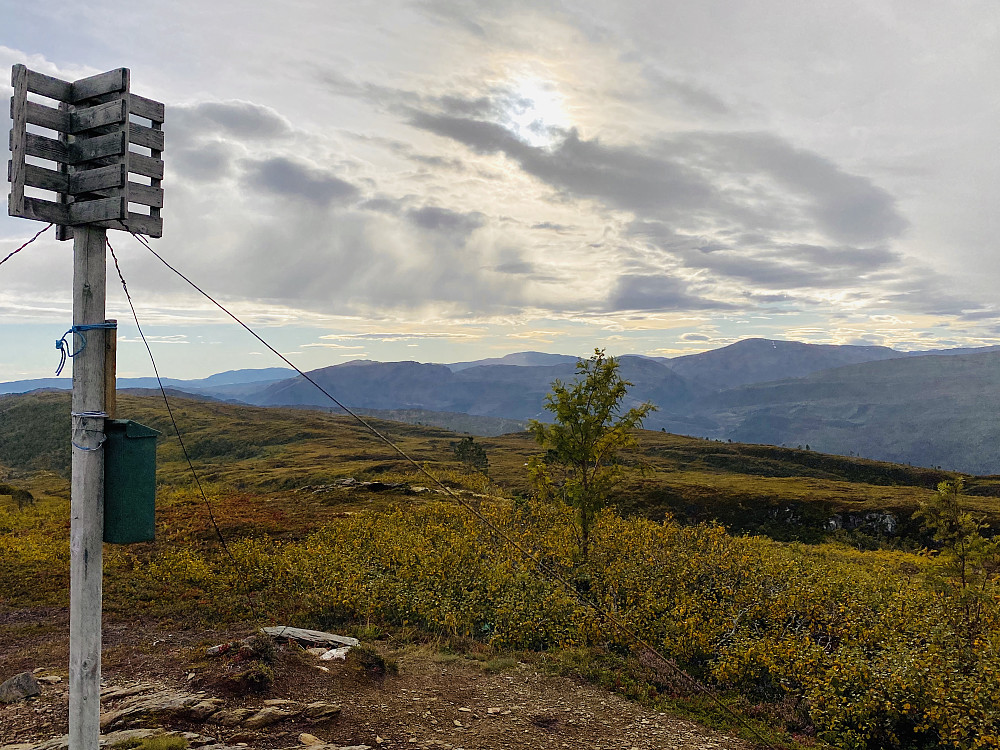 På toppen i retning Trollheimen mot sør-aust.
