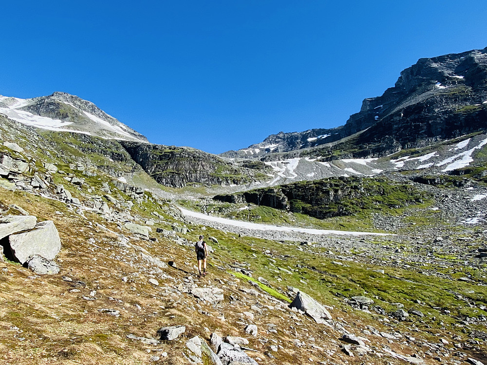 Inn mot Fossbotnin. Herifrå fulgte vi terrenget og minste motstands veg opp til ryggen.