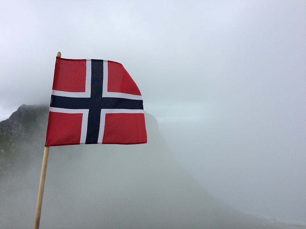 Heia! Veggen i bakgrunnen.