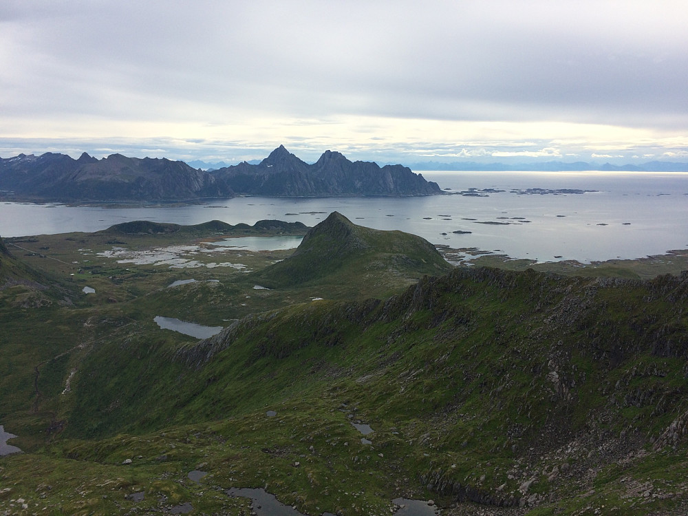Vågakallen og Henningsvær