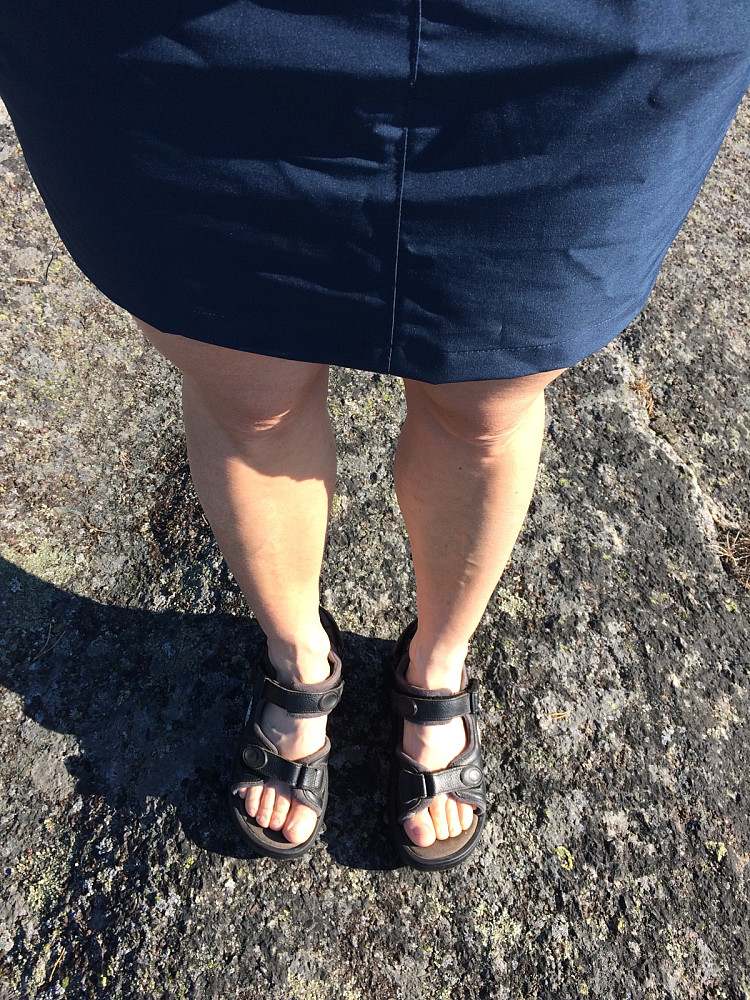 I skjørt og sandaler på «topptur»