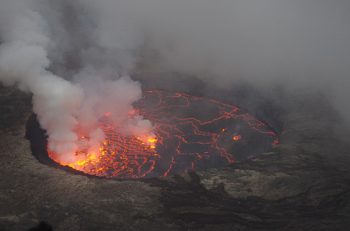 Lava-sjøen nede i Nyiragongo-krateret