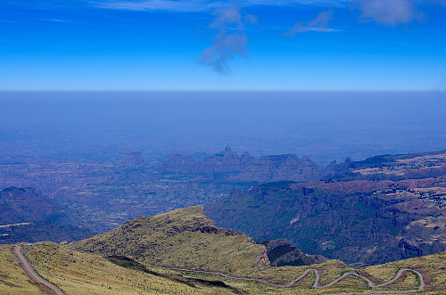 Image 10: From our climb up Ras Bwahit: A chain of mountains extending northwestwards into the "lowlands". These mountains are somewhat a continuation of the mountain range in which you find Ras Dashen, Kidis Yared, and Mount Silki. From left towards right you see Hawaza, Amba Toloka and Amba Ton. The leftmost of them (i.e. Hawaza) looks very much like "Walker's Table" in the Phantom comic. Mountains with that particular shape are extremely old volcanos. The cylindrical mountain that we see today is actually lava that once solidified within the throat or crater of the volcano. After thousands of years the surrounding mountain has worn down, whereas the solidified lava within the volcano remains. 