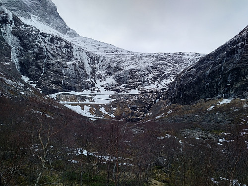 Veien opp Trollstigen er spektakulær, men tanken på å gå opp de syv kilometrene fra bommen til toppen, kan ta motet fra en...