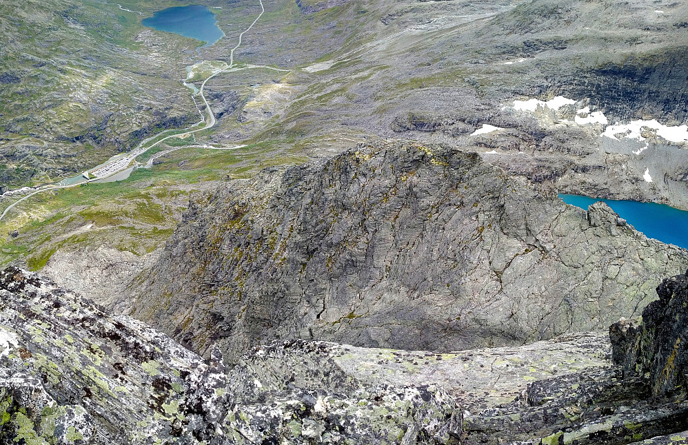 Image #11: Panorama of the south ridge of Mount Bispen, as seen from the summit plateau of the mountain. Lake Bispevatnet is partially seen behind the upper part of the ridge, i.e. the part usually referred to as "The Roof".