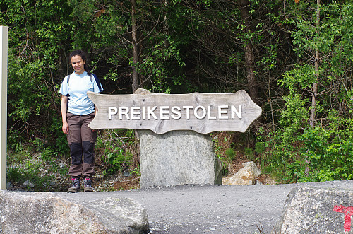 Image #1: Road sign pointing out the trail to "The Pulpit Rock". There's a huge parking lot just outside the left edge of this picture, with plenty of parking space if you came driving your own car. Parking at this spot costs somewhere between NOK 100 and NOK 200.