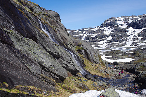 Image #10: A rather wet part of the track, but with plenty of stones to step upon in order to remain dry. The mountain to the left is Loftsnuten.