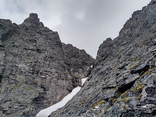 Renna mellom Kongen og Dronninga, hvor det fortsatt lå snø, til tross for at vi nå var langt ute i august.