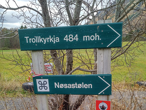 #2: Skilt rett ved Trollkyrkja parkeringsplass nede på Sylteeidet.