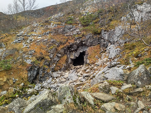 #3: Inngangen til den nederste grotta.