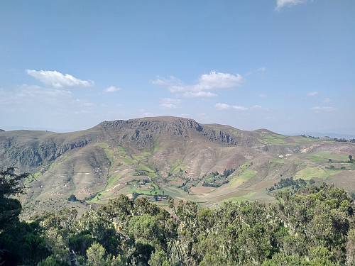 #21: View from the summit of Moglē Korebta towards Damocha, the highest point of the Wochecha mountain.