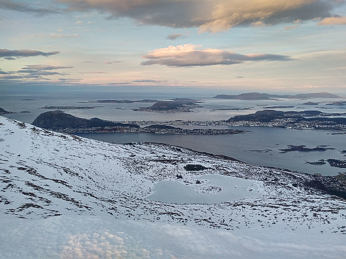 View from Mount Sulafjellet towards the "outer", or western parts of the town of Ålesund, i.e. the islands of Nørveøya, Aspøya and Hessa.