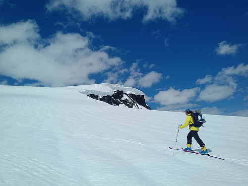 #5: Approaching the summit. Notice the huge ice shelves on top of the cliffs. If you're holding your life dear, you rather not step out on one of these.