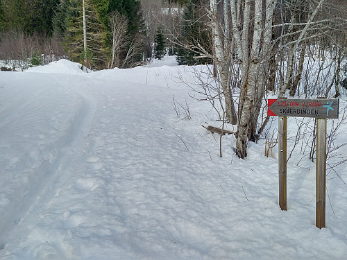 #1: By the road through the valley Nakkedalen, there's a nice sign telling you where to start out when you want to ascend Mound Skjerdingen.