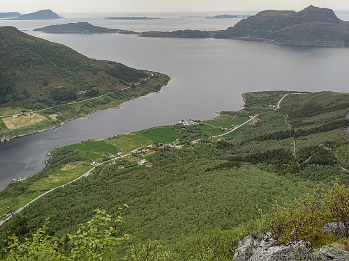 #1: The fjord Vestrefjorden with the little village Eik, where this hike started. In the right part of the image the little mountain road is seen, that I followed up to the hanging valley called Eikedalen. In the background is seen the islands Dryna (to the left), and Midøya (to the right).