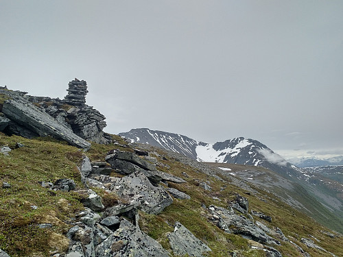 #4: On top of Mount Byrkjevollhornet (708 m.a.m.s.l.). In the background is seen Mount Blåskjerdingen to the left and the mountain ridge called Tindfjellryggen to the right. Before I could climb up that ridge, however, I would have to get back down to an altitude of 450 m.a.m.s.l., in order to cross the valley Skjerdinghola with the river Skjerdingelva.