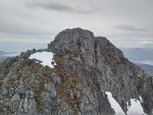 #18: The north peak of Mount Blåskjerdingen. Even this peak still had a little patch of snow just where you usually climb up as you get out of the ravine between the two summits. It was, however, pretty easy just to climb past it on the left side. The names Skjerdingen and Blåskjerdingen seems to be used interchangeably on this mountain, nevertheless, among the locals living in the area, there's also those who use the name Blåskjerdingen for the north peak, and just Skjerdingen for the south peak. Anyway, the north peak is much steeper to climb than the south peak, and most people that climb the Mountain are satisfied with just visiting the south peak.